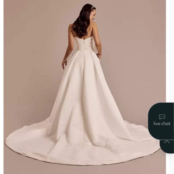 Elegant Strapless Wedding Gown